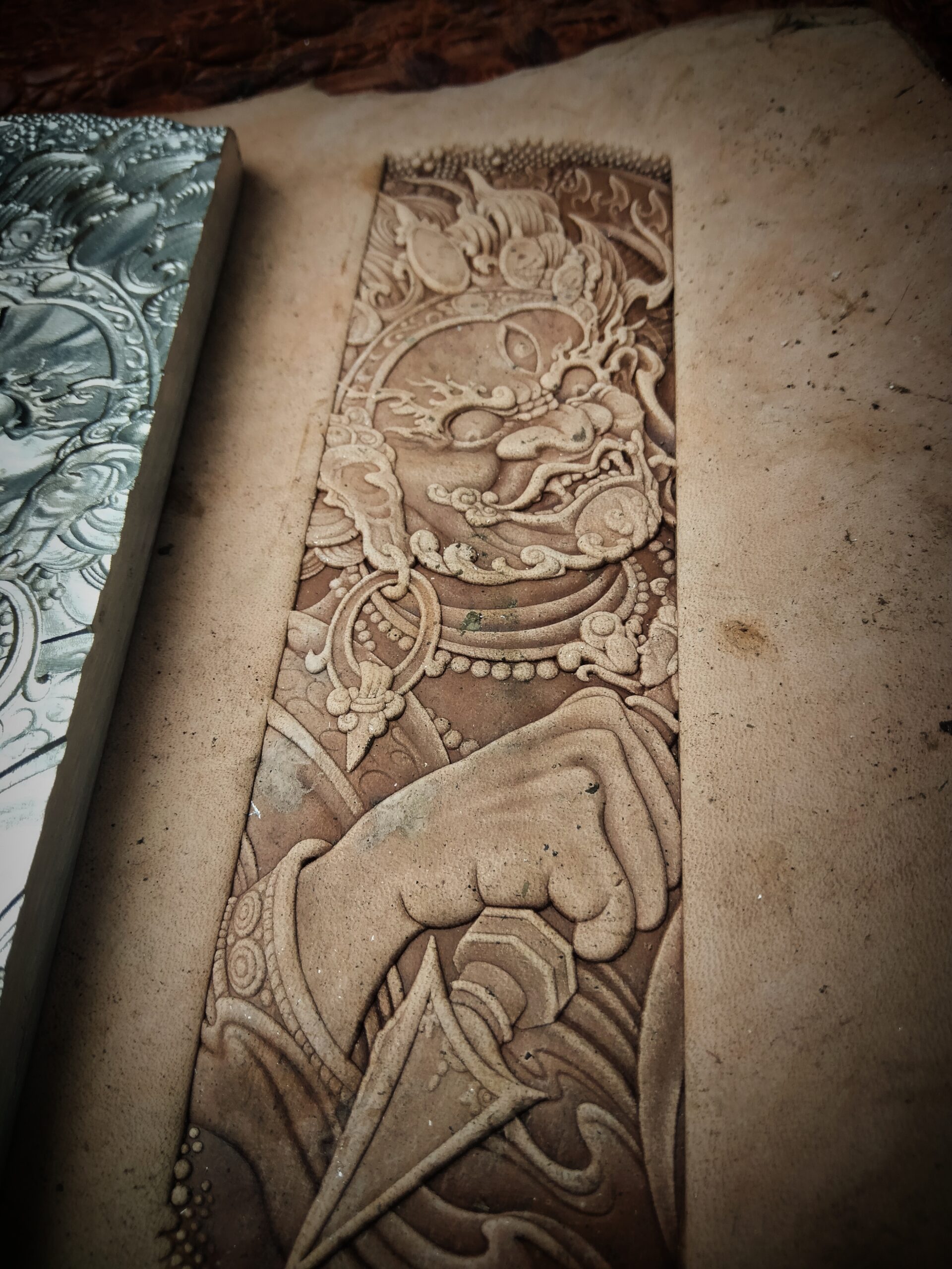 zhongkui leather stamp impression on vegetable tanned leather