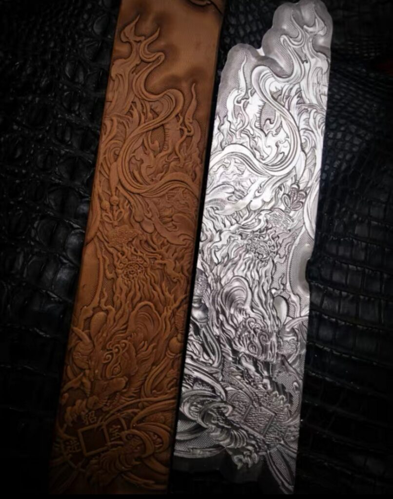 Rat-pattern 185 × 40 mm aluminum leather stamp mold beside its vegetable-tanned leather impression