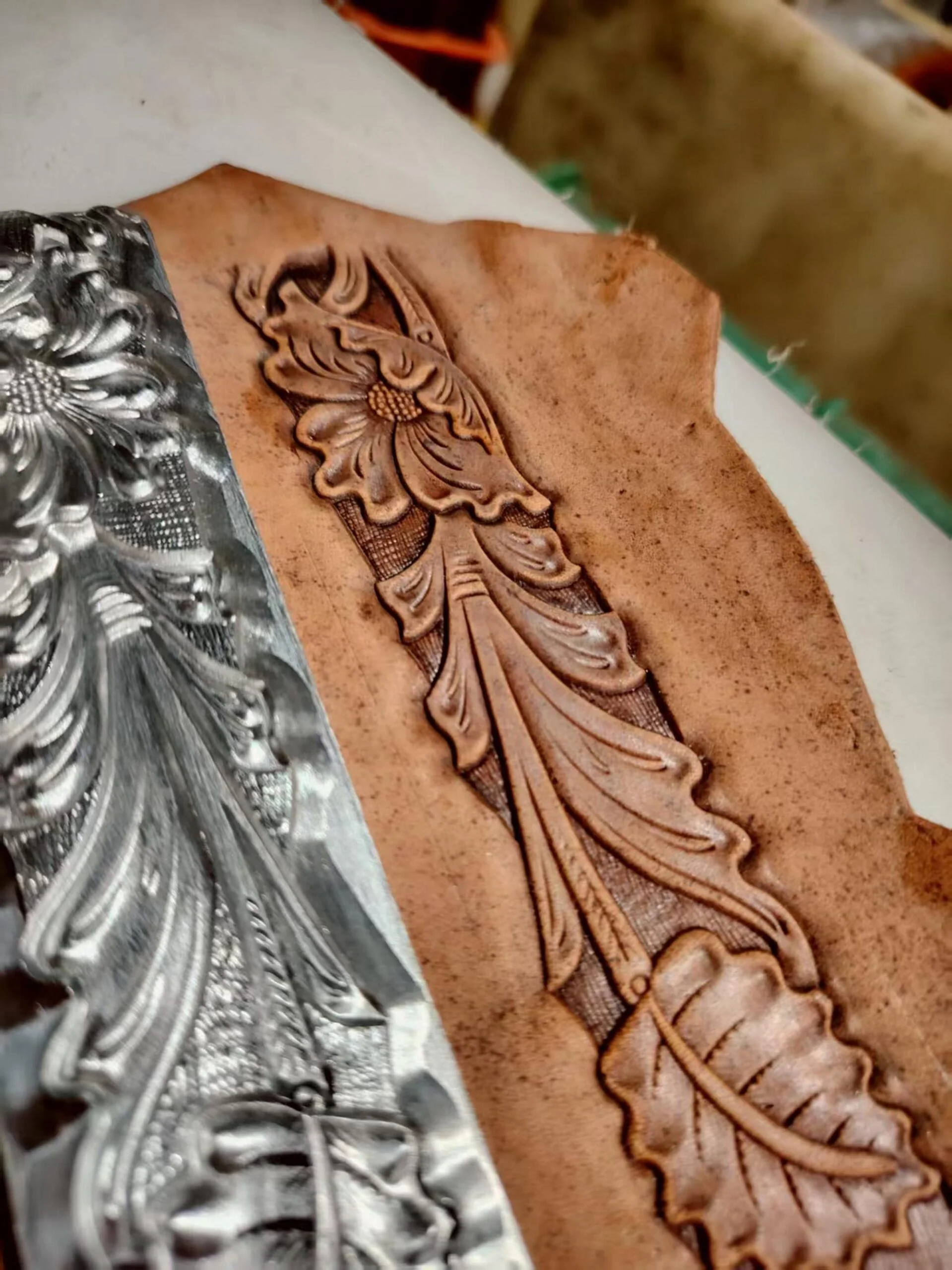 Oak Leaf Repeatable Belt Stamp Mold – 225 × 38 mm
