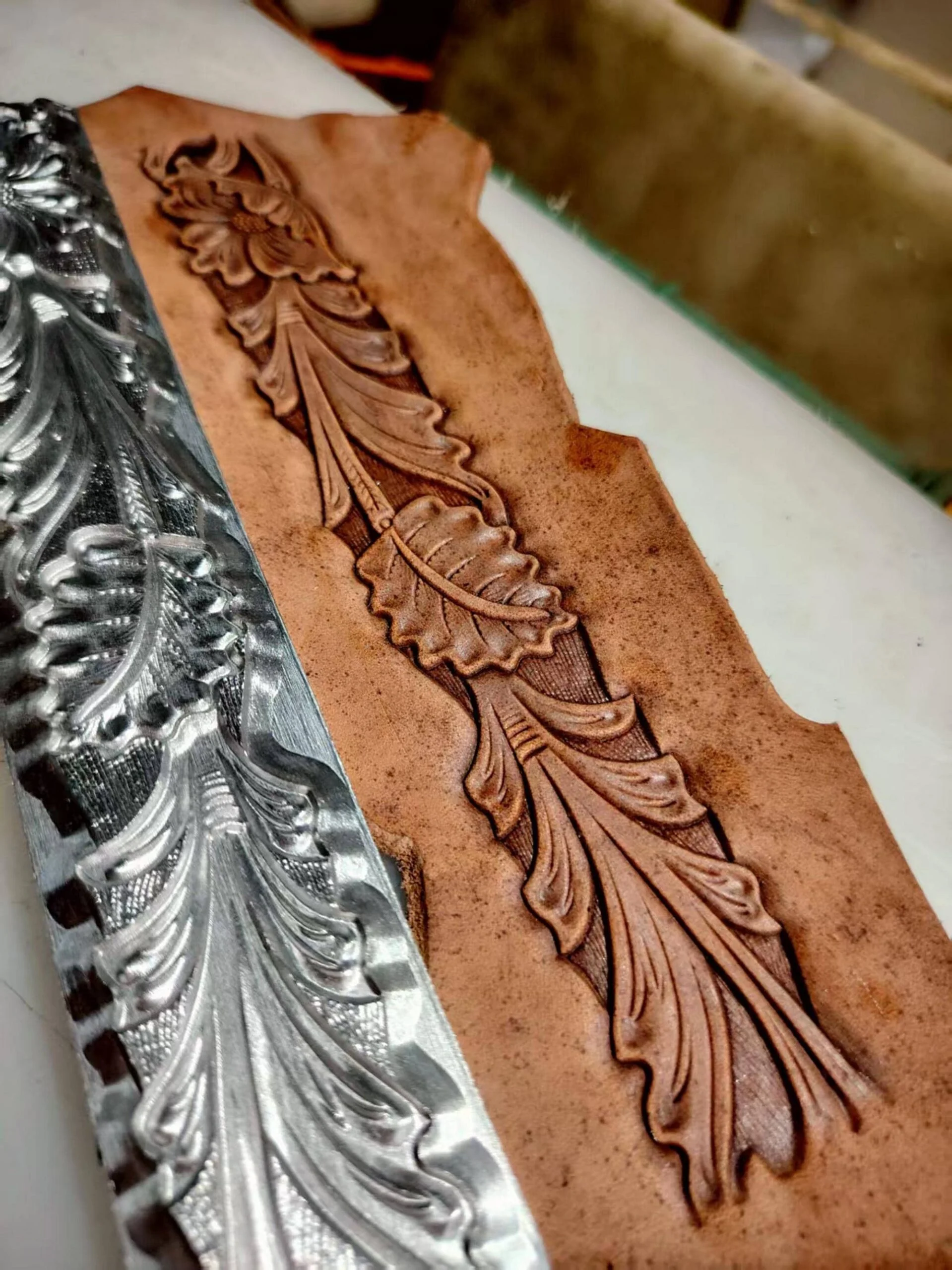 Oak Leaf Repeatable Belt Stamp Mold – 225 × 38 mm