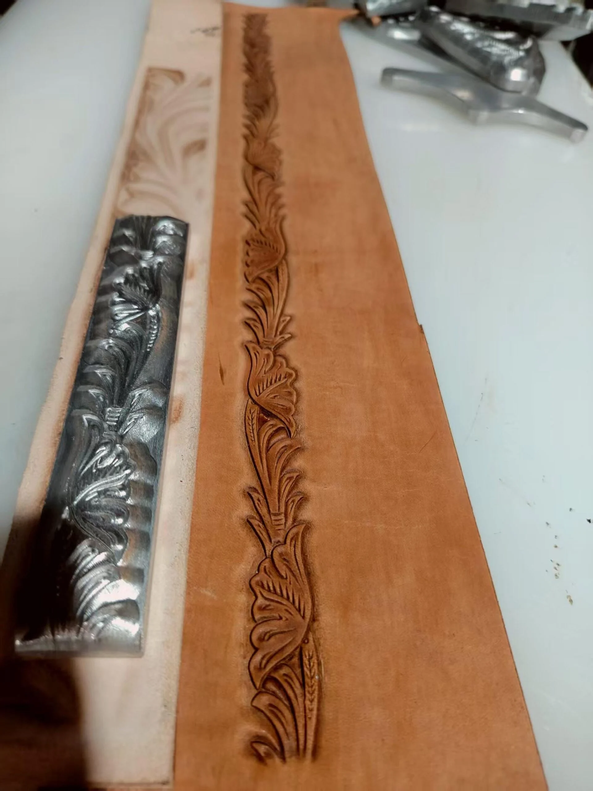 Repeatable Floral Scroll Stamp Mold – 135.5 × 24 mm