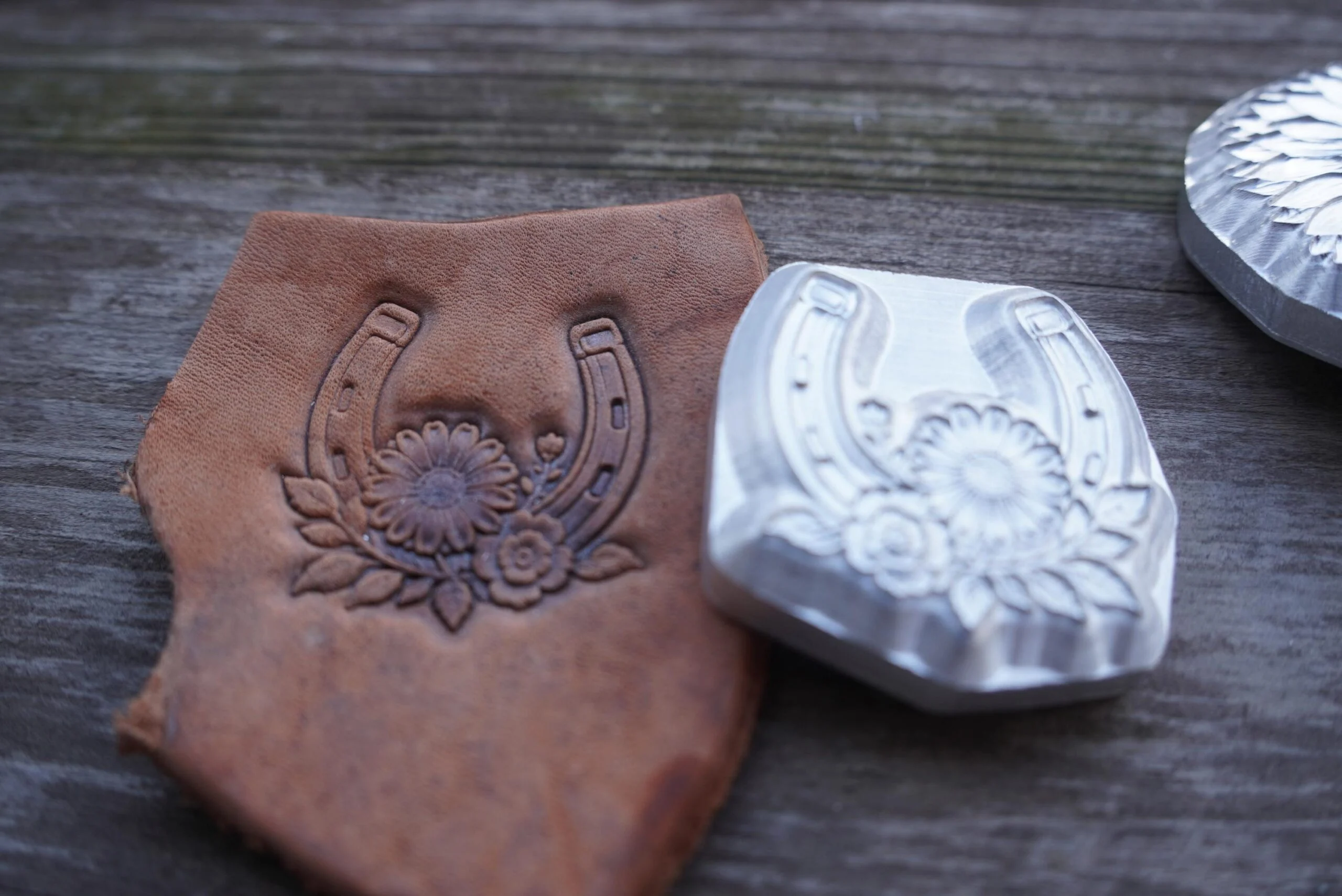 Horseshoe Floral Leather Stamp Mold