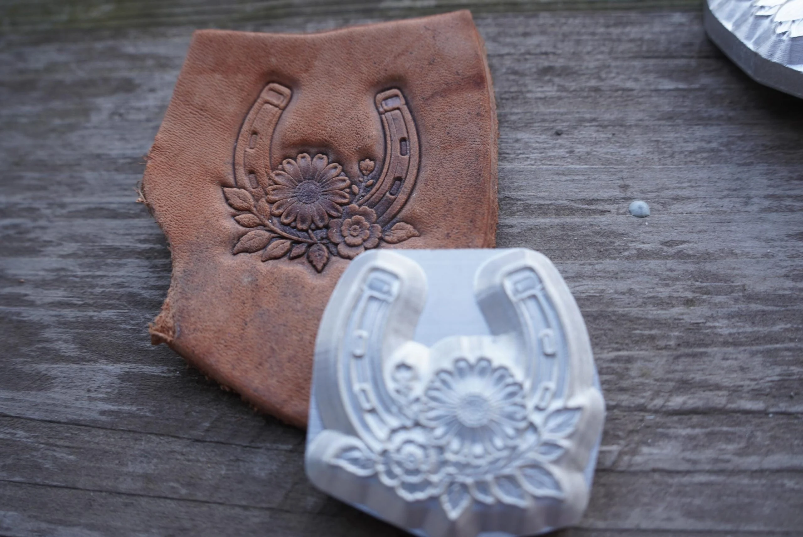 Horseshoe Floral Leather Stamp Mold