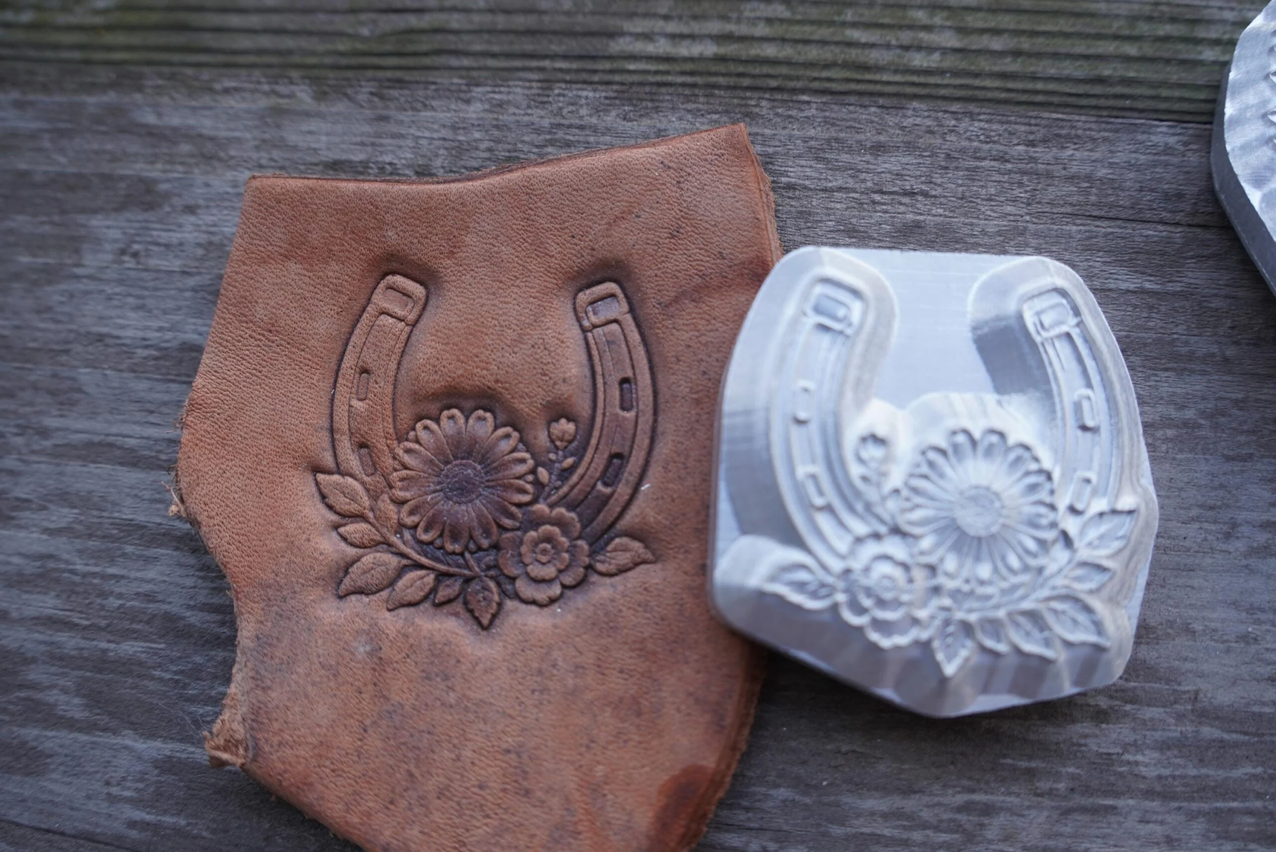 Horseshoe Floral Leather Stamp Mold