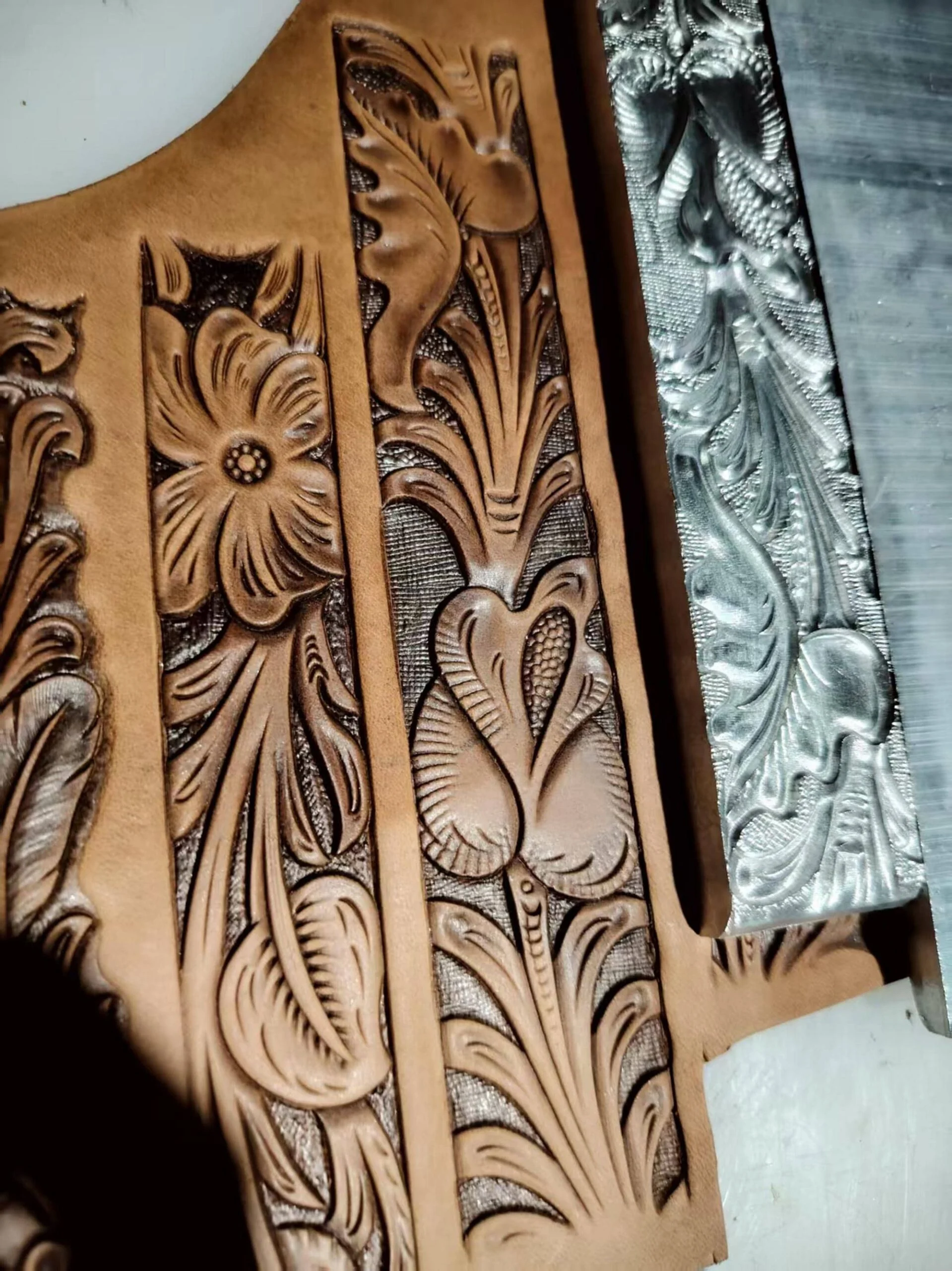 Repeating Floral Belt Stamp Mold
